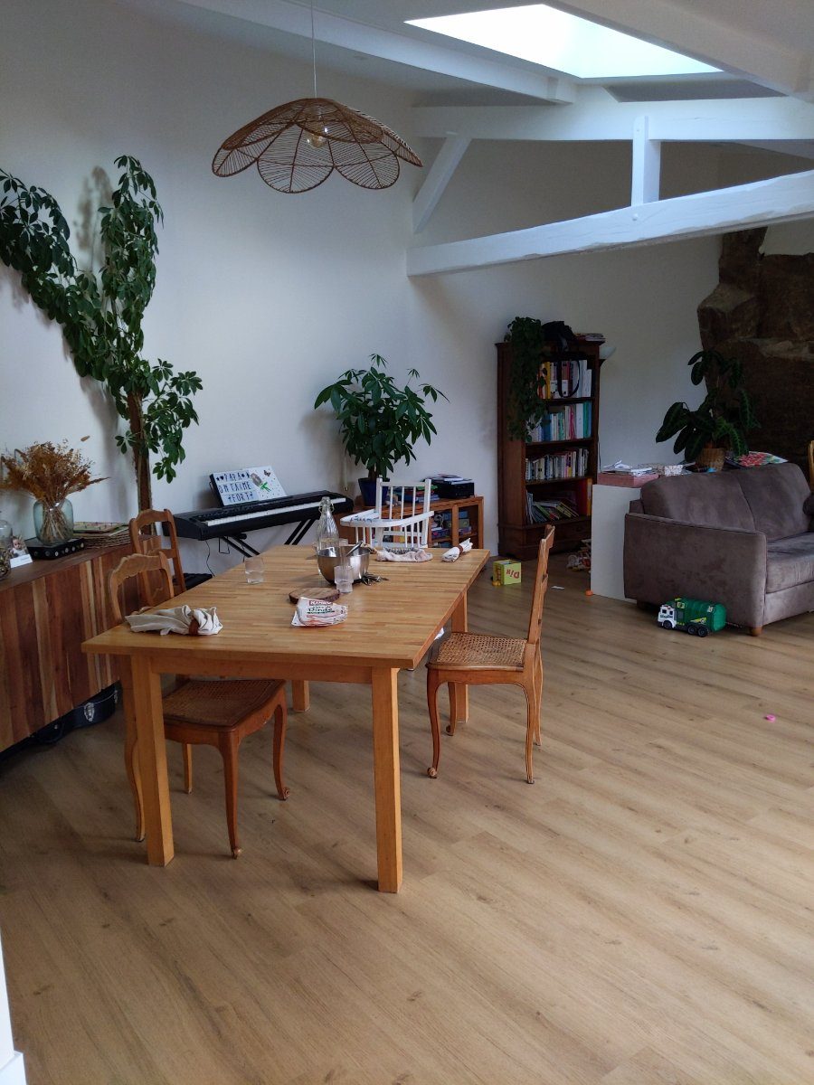 Salle a manger sous charpente, photo d'origine